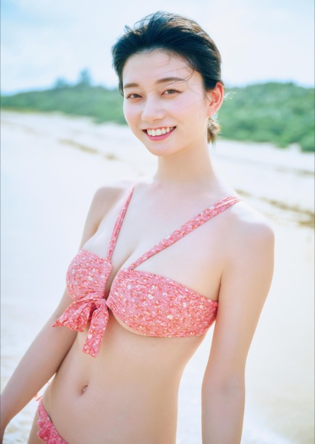 【電子版限定30ページ増】瀬戸環奈1st写真集 emerald-6