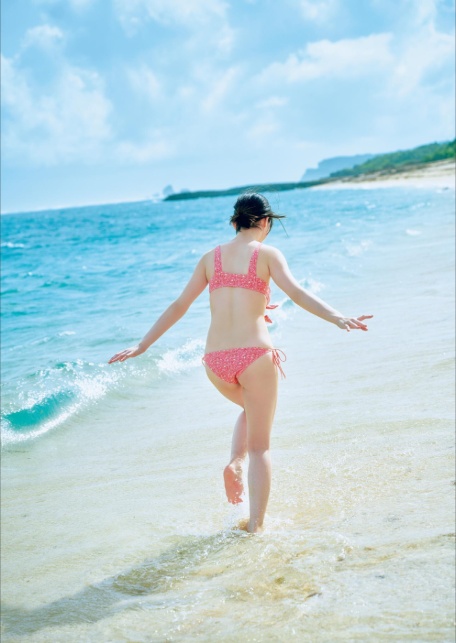【電子版限定30ページ増】瀬戸環奈1st写真集 emerald-7