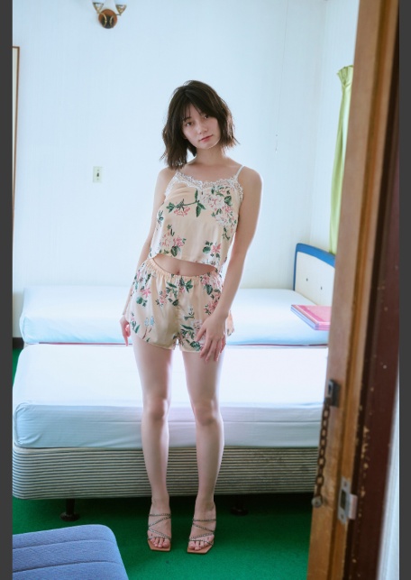 【デジタル限定】瀬戸環奈1st写真集 emerald star-5