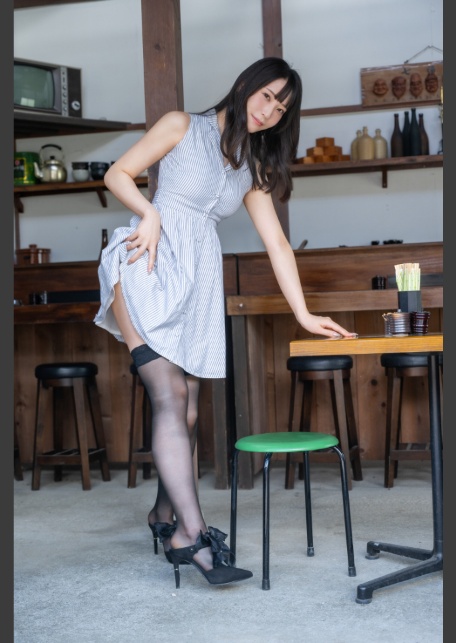 雫まとう葦（あし） 瀧本雫葉 【ヌード写真集】FANZA限定特別カット付き-4