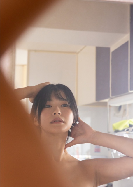 宮越虹海1stヌード写真集『幼なじみ、脱ぎました。』-2