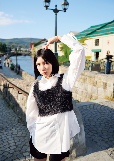 【電子版限定アザーカット付】楓カレン写真集 カレンと行く北海道旅行二泊三日-3