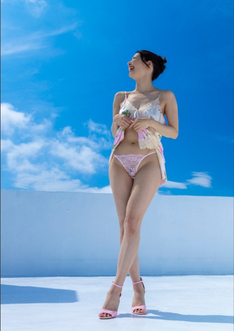 加藤あやの写真集『日陰をあるく』-3