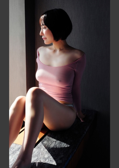 【デジタル限定】丸の内OLレイナ写真集「Unveil」-3