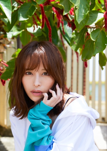 伊藤舞雪写真集『more』増ページ 【デジタル特装版】-4