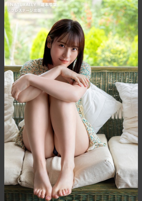 NATURALLY 瀧本雫葉 FANZA限定特別カット付き-サンプル画像1