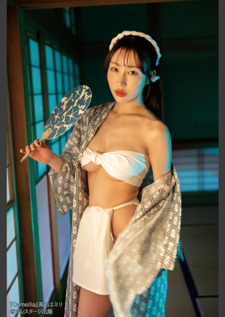 Camellia 高山エミリ 【ヌード写真集】FANZA限定特別カット付き-サンプル画像4