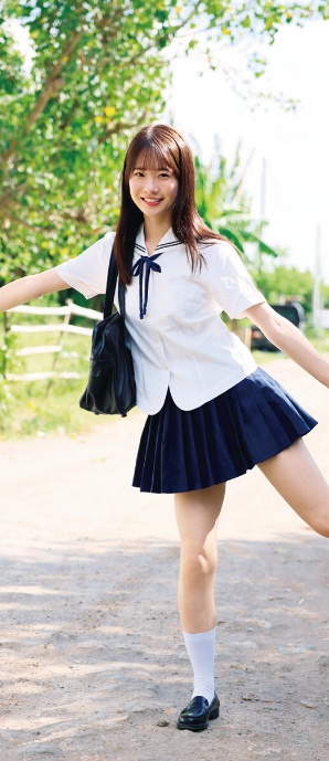 白上咲花1st.写真集 Emicul1st.-サンプル画像2